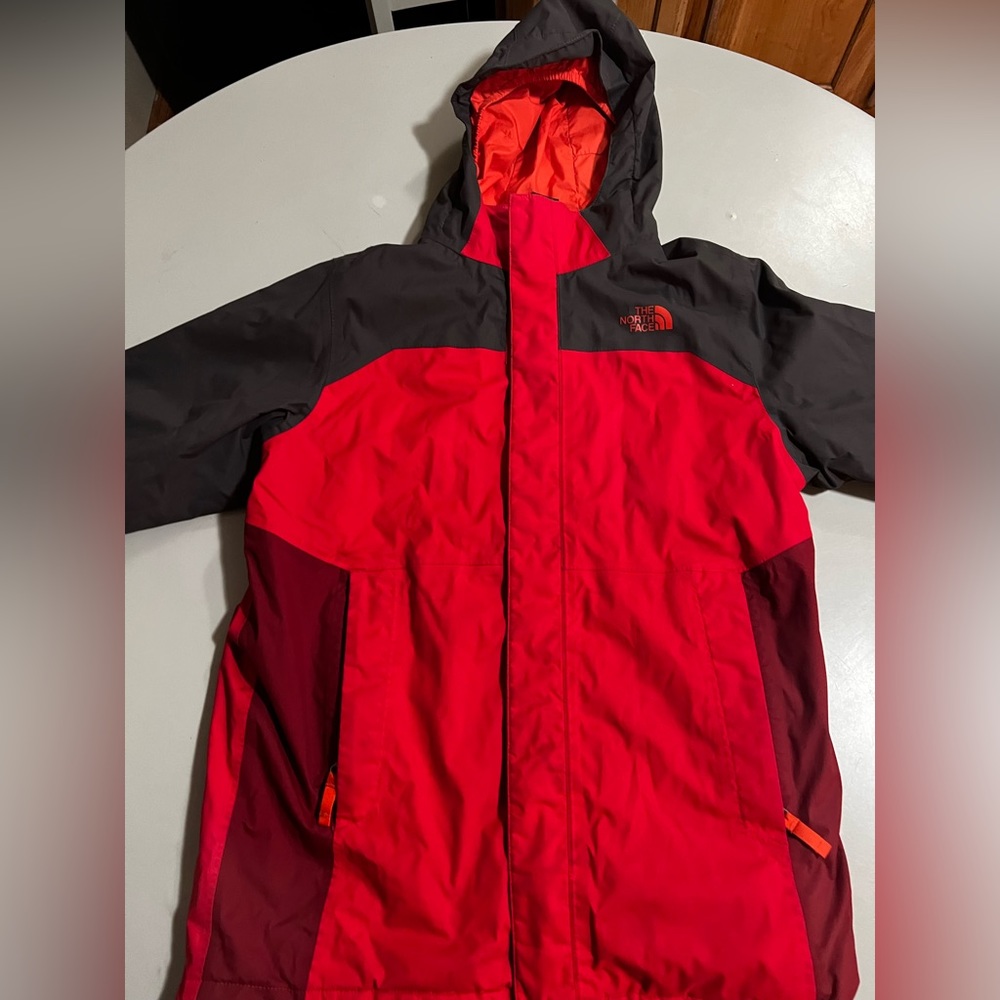 2 in 1 Boys North Face Dryvent Coat 14/16 Red / Orange